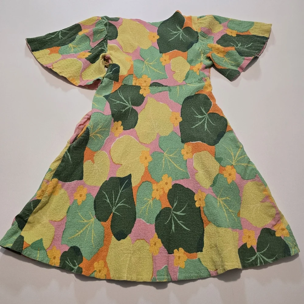 Kate Spade New York Cucumber Floral Swing Dress V-neck Short sleeves Size 4